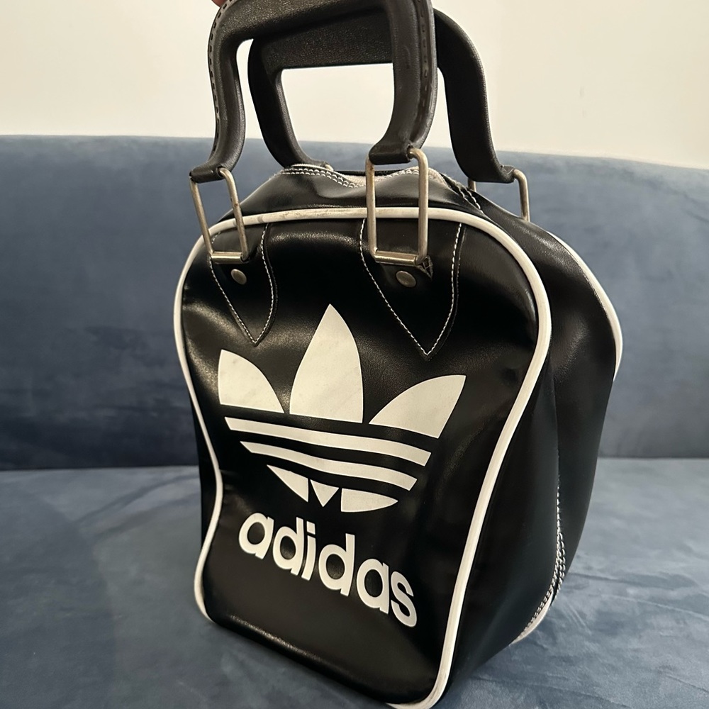 Vintage Adidas Bowler Zip Bag/Purse - Like New